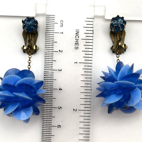Vintage Blue Lucite Pom Pom Cluster Layered Petal Clip on Earrings Mid Century - Picture 5 of 9